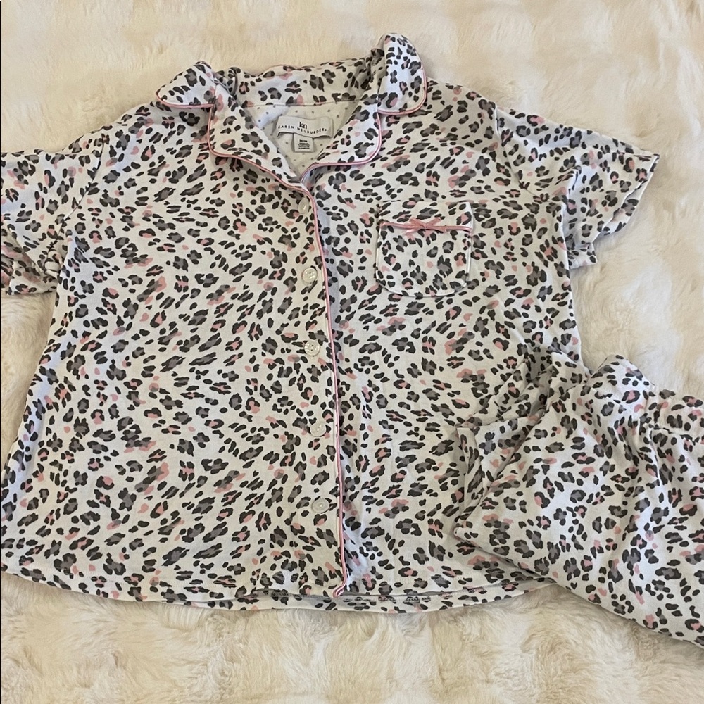 Karen Neuburger White and Pink Leopard-Print Pajama Set